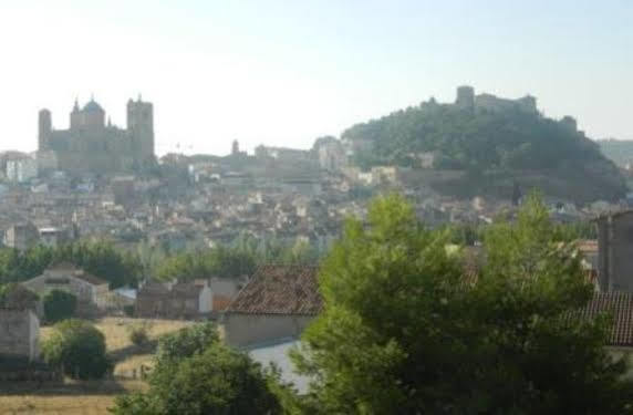 Apartamentos Mequedo Alcañiz Kültér fotó